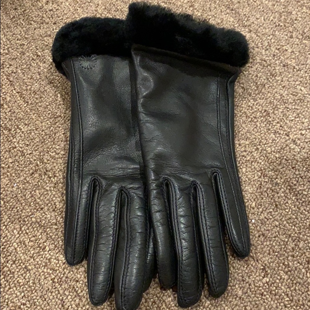Ugg - Picture 1 of 5